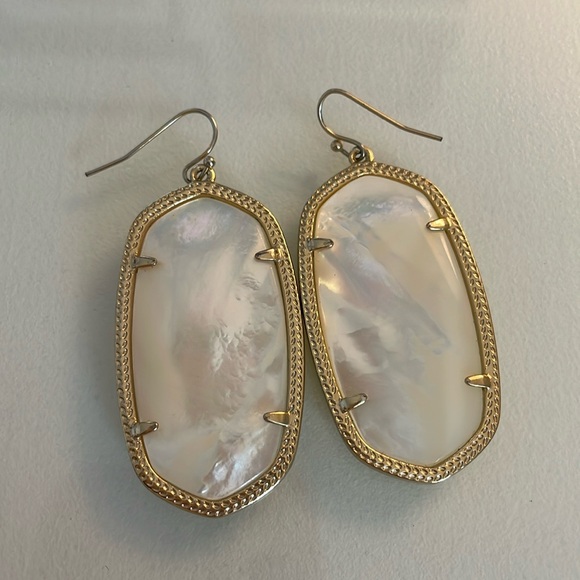 Kendra Scott Danielle Statement Earrings in Ivory Abalone with Gold - Picture 1 of 2